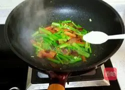 腊肉炒芹菜的做法图解6