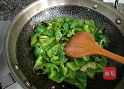 肉片炒圆椒的做法图解5