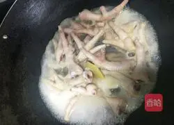 花胶鲍鱼鸡脚汤的做法图解3