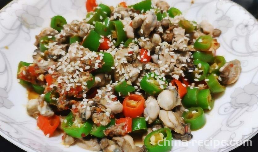 The method of stir frying oysters with chopped peppers