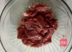 牛气冲天（葱爆牛肉）的做法图解2