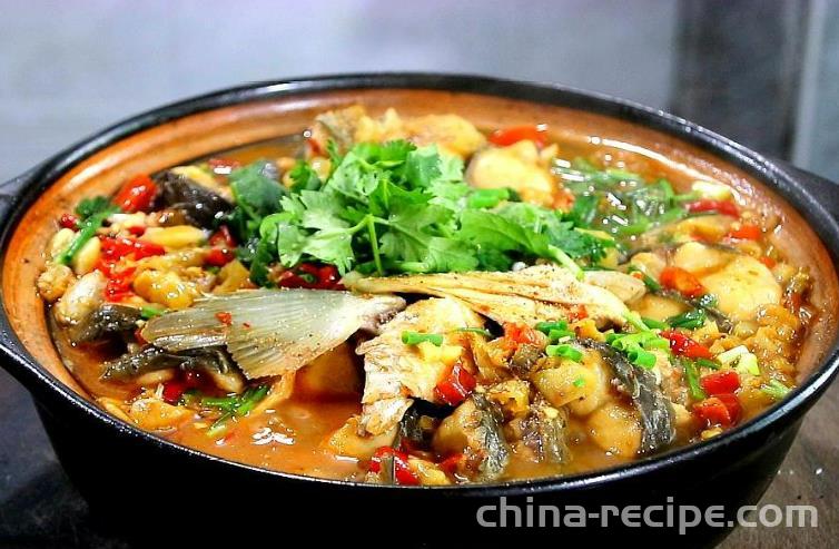 The method of steaming salted grass carp with old tofu