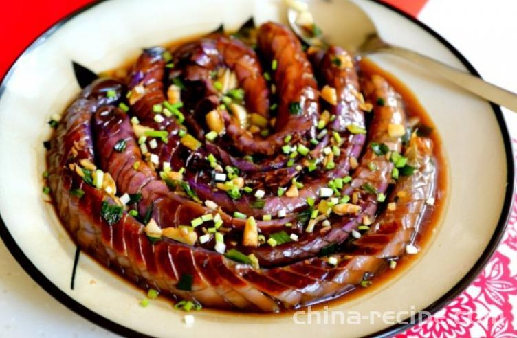 The method of steaming eggplant in a raincoat