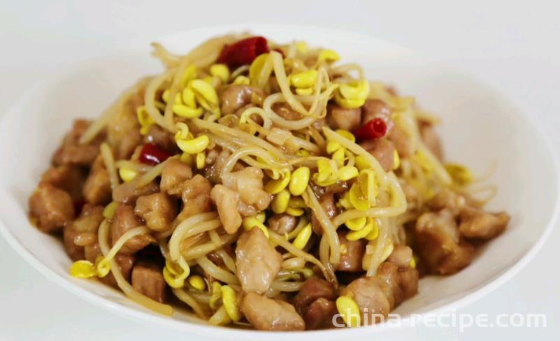 The method of stir frying meat with bean sprouts