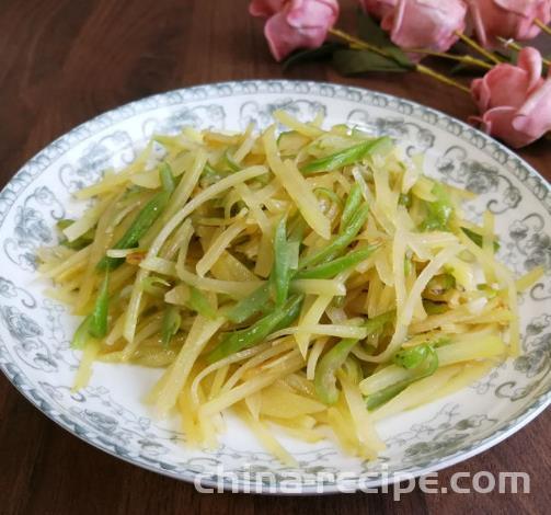 The method of stir frying double silk with vegetarian ingredients