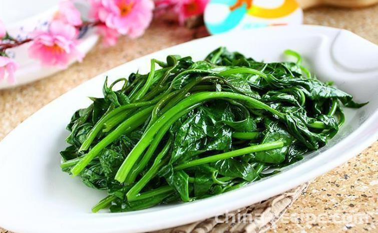 Method for stir frying sweet potato leaves