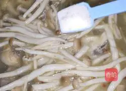 茶树菇炖鸡的做法图解12