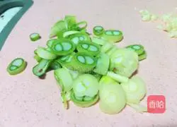 红烧肉炖土豆酸菜的做法图解2