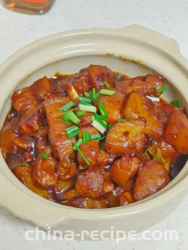 Braised pork belly with Potatoes and pickled Chinese cabbage