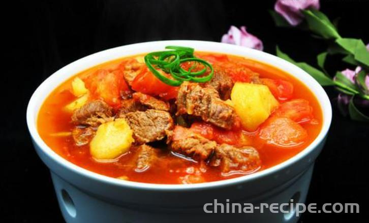 The method of stewing beef brisket with universal tomato