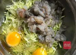 西葫芦虾仁鸡蛋饼的做法图解3