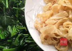 豆腐皮炒菠菜的做法图解7