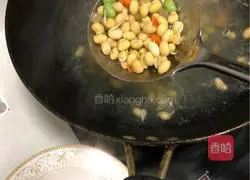 肉丁炒黄豆粒的做法图解2