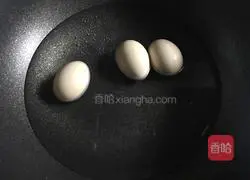 鸡蛋焖红烧肉的做法图解1