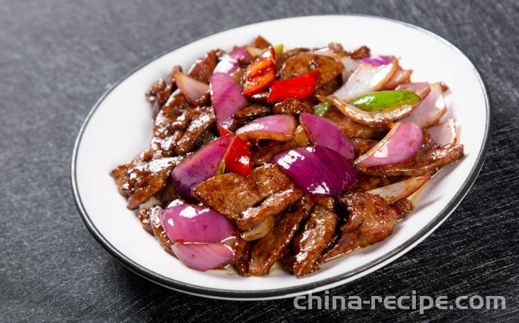 The method of stir frying pork liver with onions