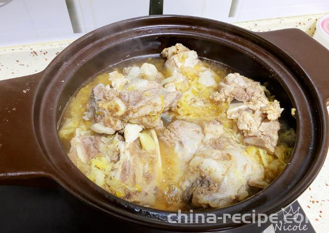 Pickled Chinese cabbage Stewed with Big Bone Stick