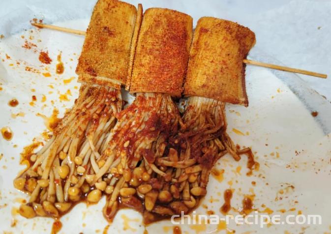 The method of baking tofu skin and enoki mushrooms in an air fryer