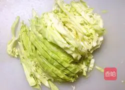 包菜炒粉丝的做法图解2