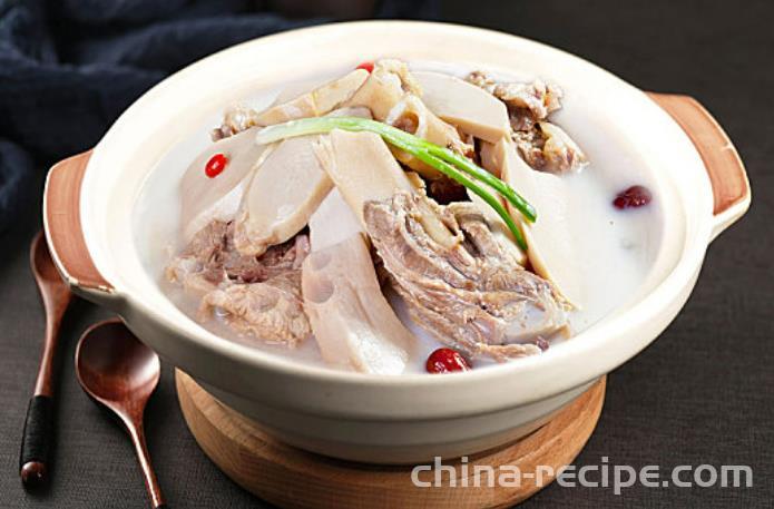 The recipe for oyster mushroom and pork rib soup