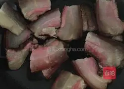 蛋白肉炒熏肉的做法图解5