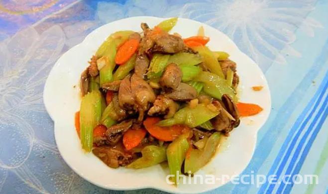 The recipe for stir frying chicken hearts with celery