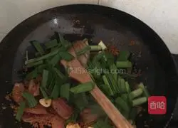 榨广椒炒熏肉的做法图解8