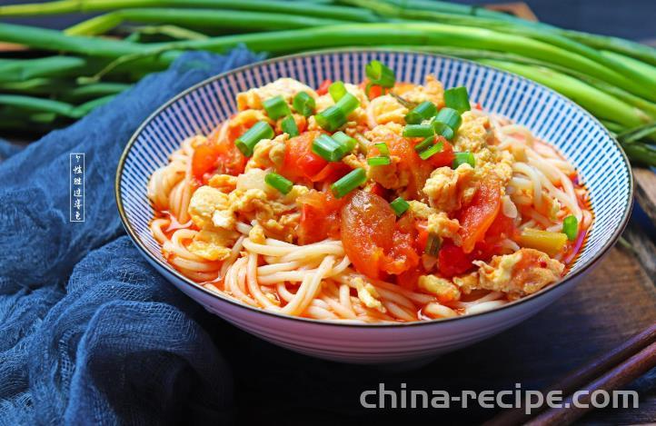 The method of mixing tomato noodles