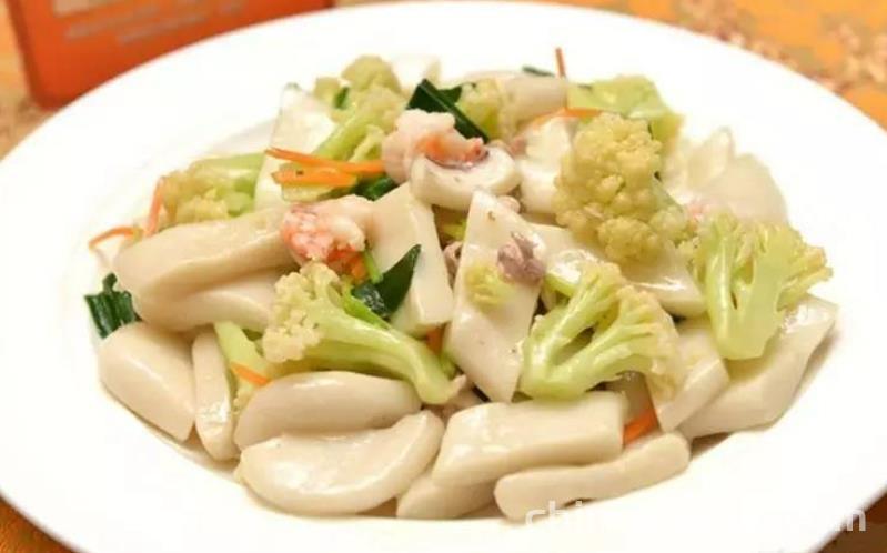 The method of stir frying white fruits in Fuzhou