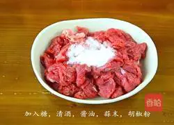 牛肉炒杂菜的做法图解1