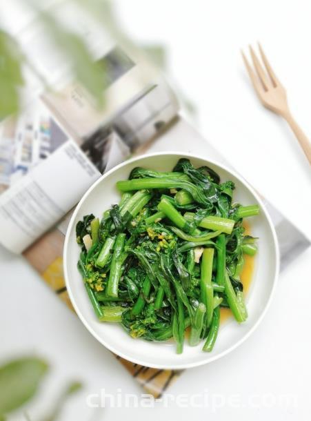 The method of stir frying cauliflower with garlic oil