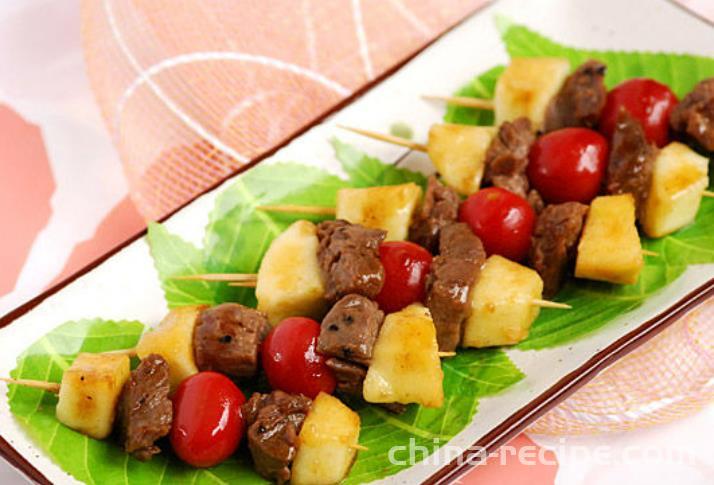 The method of stir frying beef tenderloin with apples