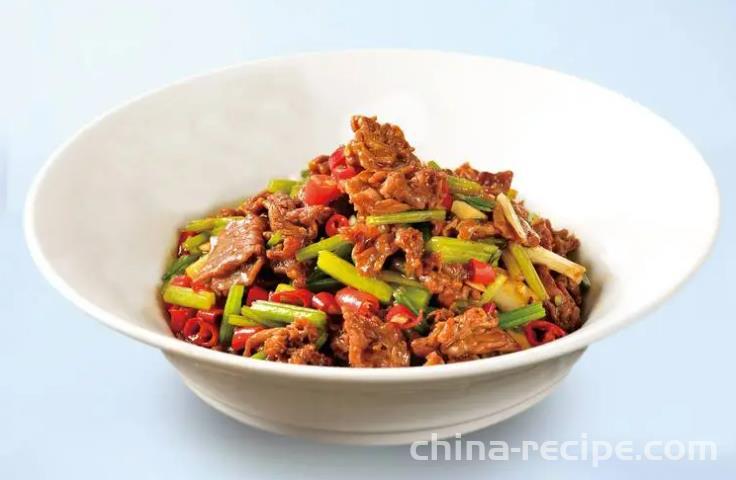 The method of stir frying beef