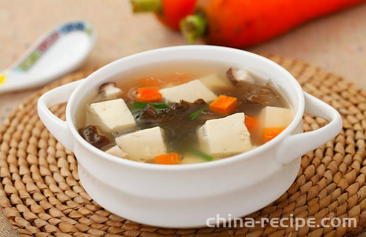 The recipe for Japanese tofu, fungus, and carrot soup