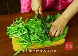 老妈的私房菜——萝卜樱水泡菜的做法图解1