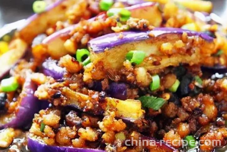 Method of making minced meat and eggplant