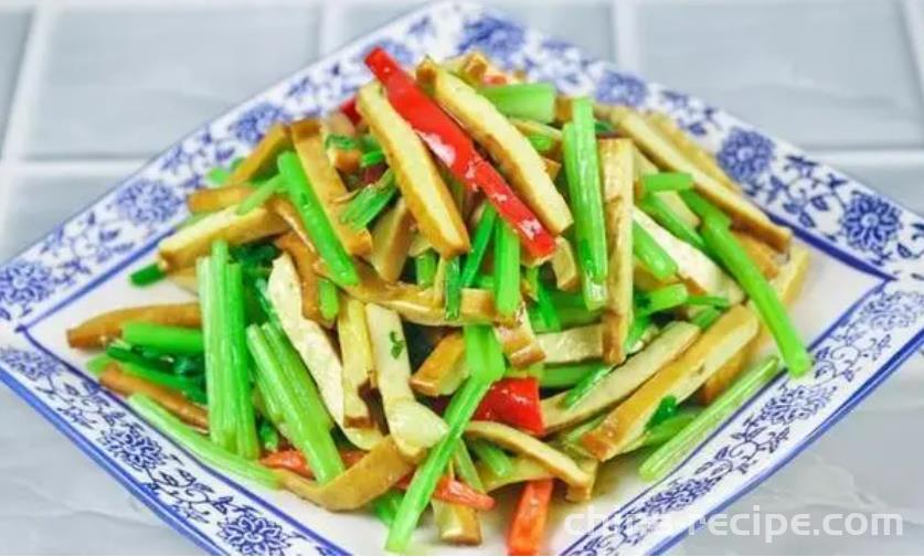 The method of stir frying celery until fragrant and dried