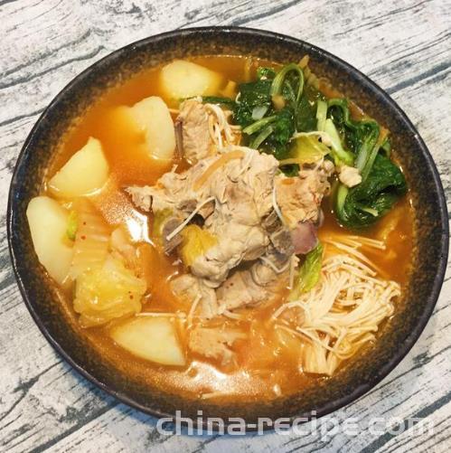 The recipe for Korean style pork bone soup