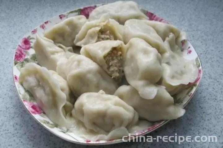 The method of making roasted dumplings with white radish and pork