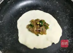 香葱猪肉煎包的做法图解6