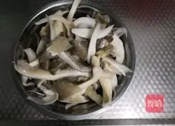 蘑菇面的做法图解1