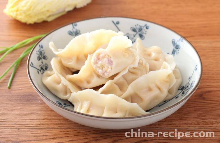 Steamed dumplings Stuffed with Pork and Cabbage