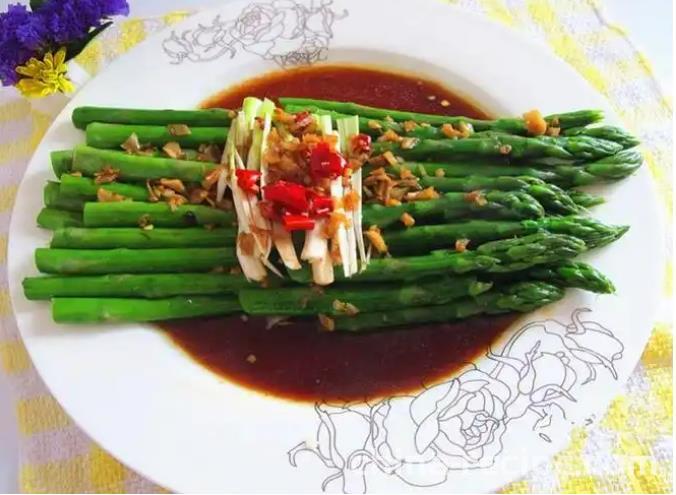 The recipe for garlic flavored asparagus