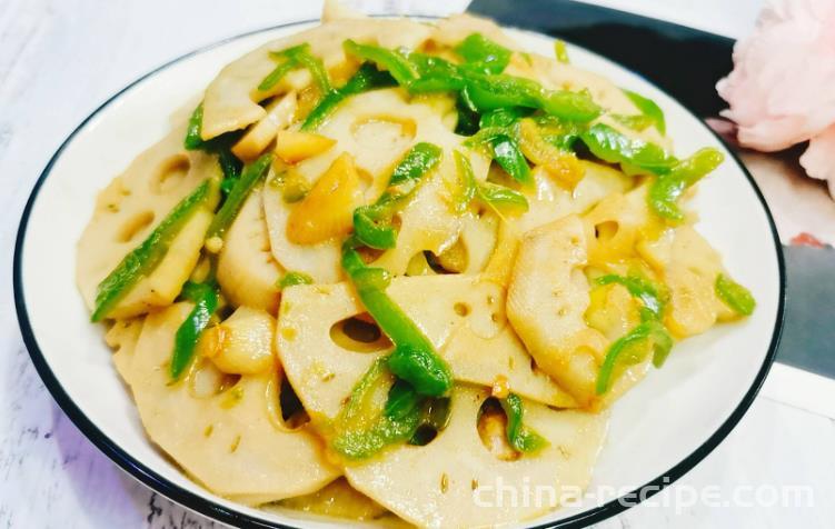 The method of making green pepper and lotus root slices