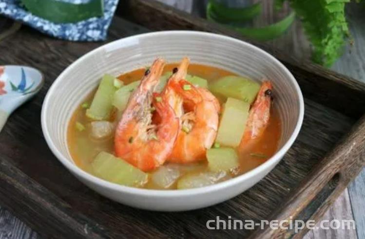 The method of braising shrimp with pulled melon