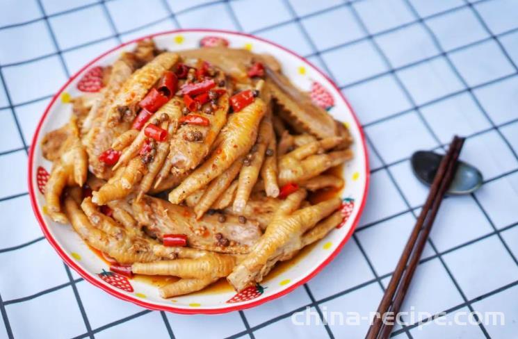 The recipe for braised chicken feet and chicken wings tips