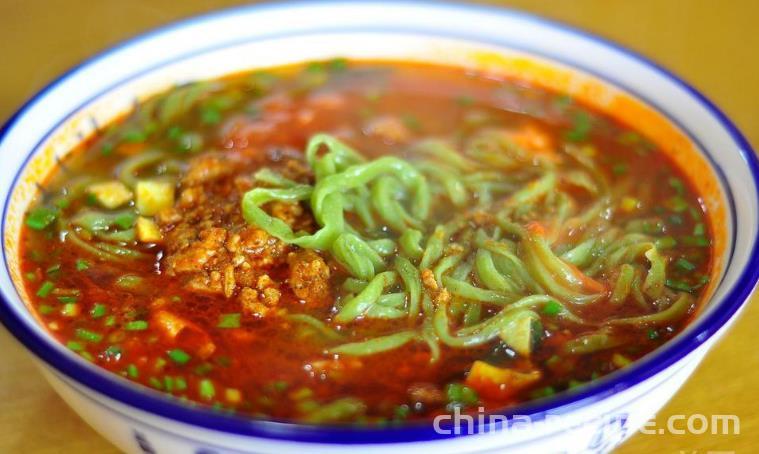 Handmade Method for Spinach Beef Stewed Noodles