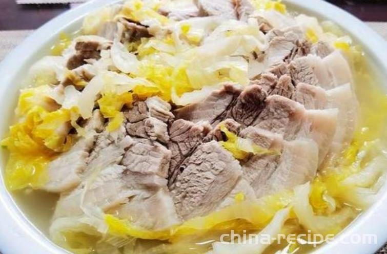 How to boil white meat with pickled Chinese cabbage