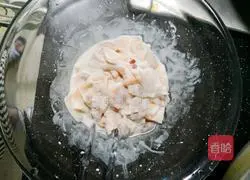 黄韭菜炒肉片的做法图解2