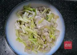 黄韭菜炒肉片的做法图解5