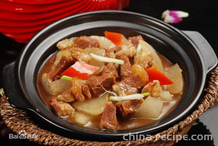 The method of braising beef brisket with radish in Cantonese style